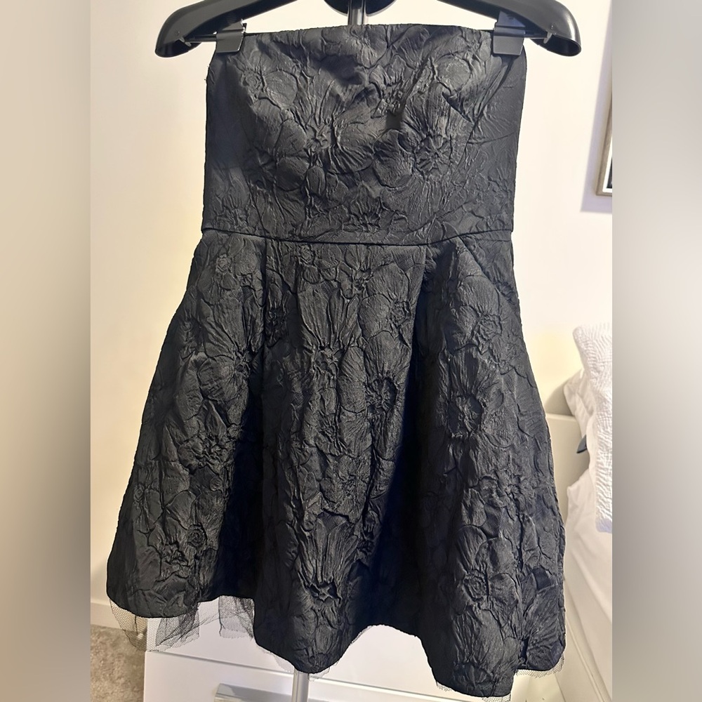 RW&CO. Strapless Floral Mini Dress – Open Back